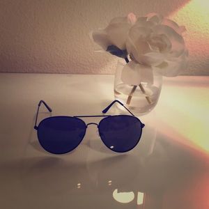 NWOT black aviator sunglasses